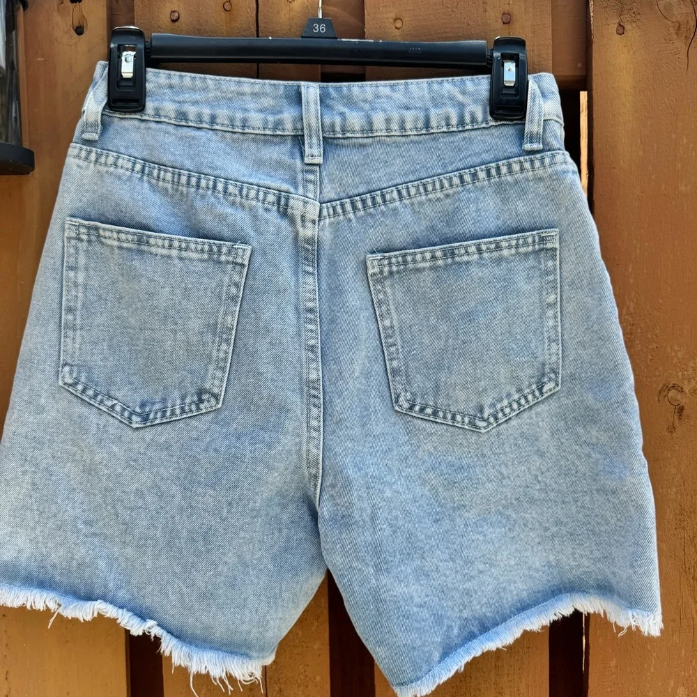 SHEIN. Blue Denim Cut off Jean Shorts. Size 2. Front & Back Pockets.‎